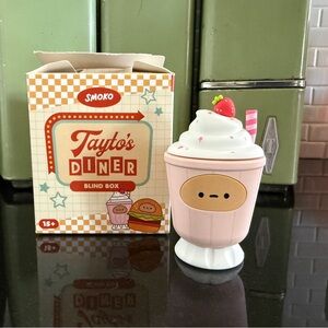 Smoko Tayto's Diner Milkshake Figure - Milkshake